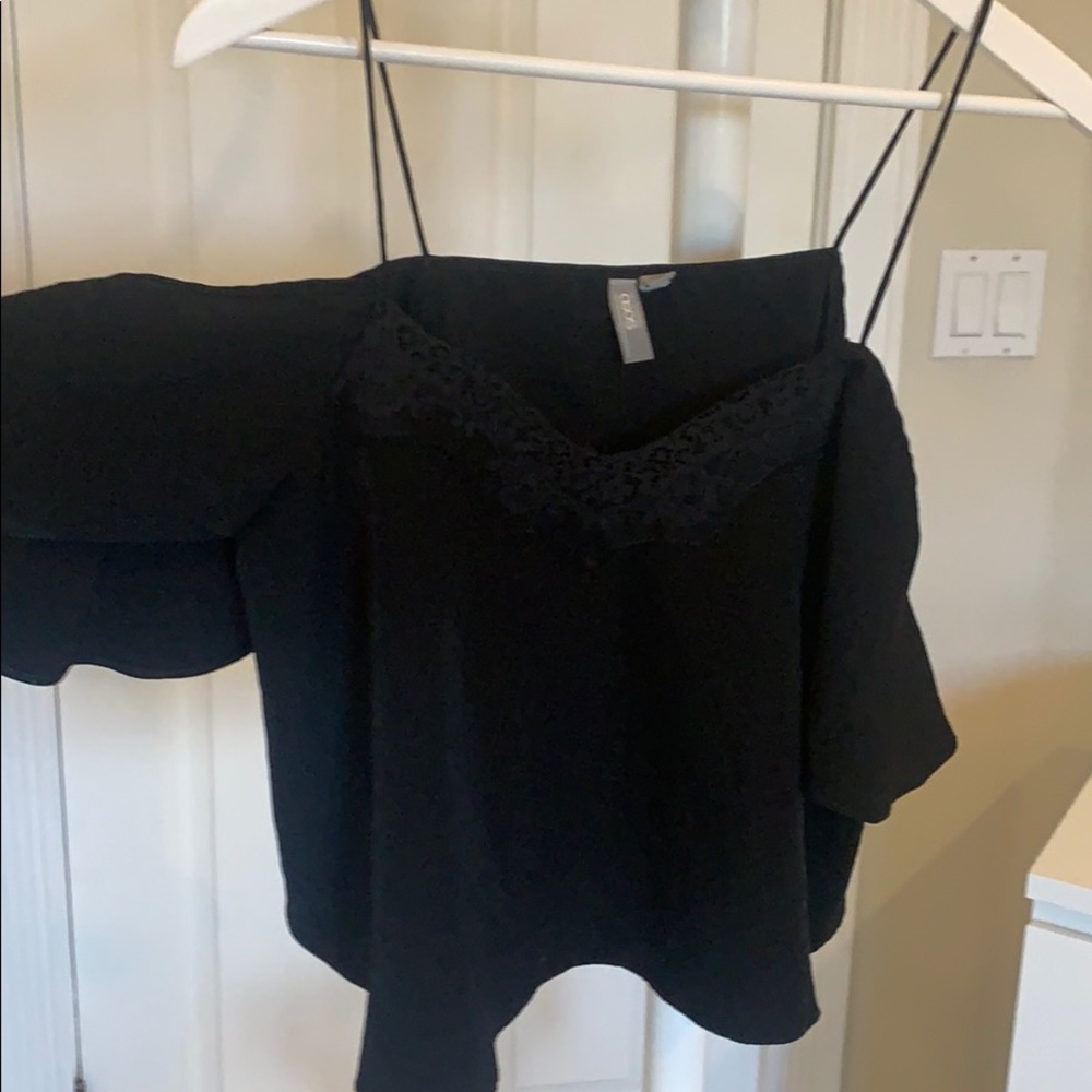 Black top with off the shoulder sleeves